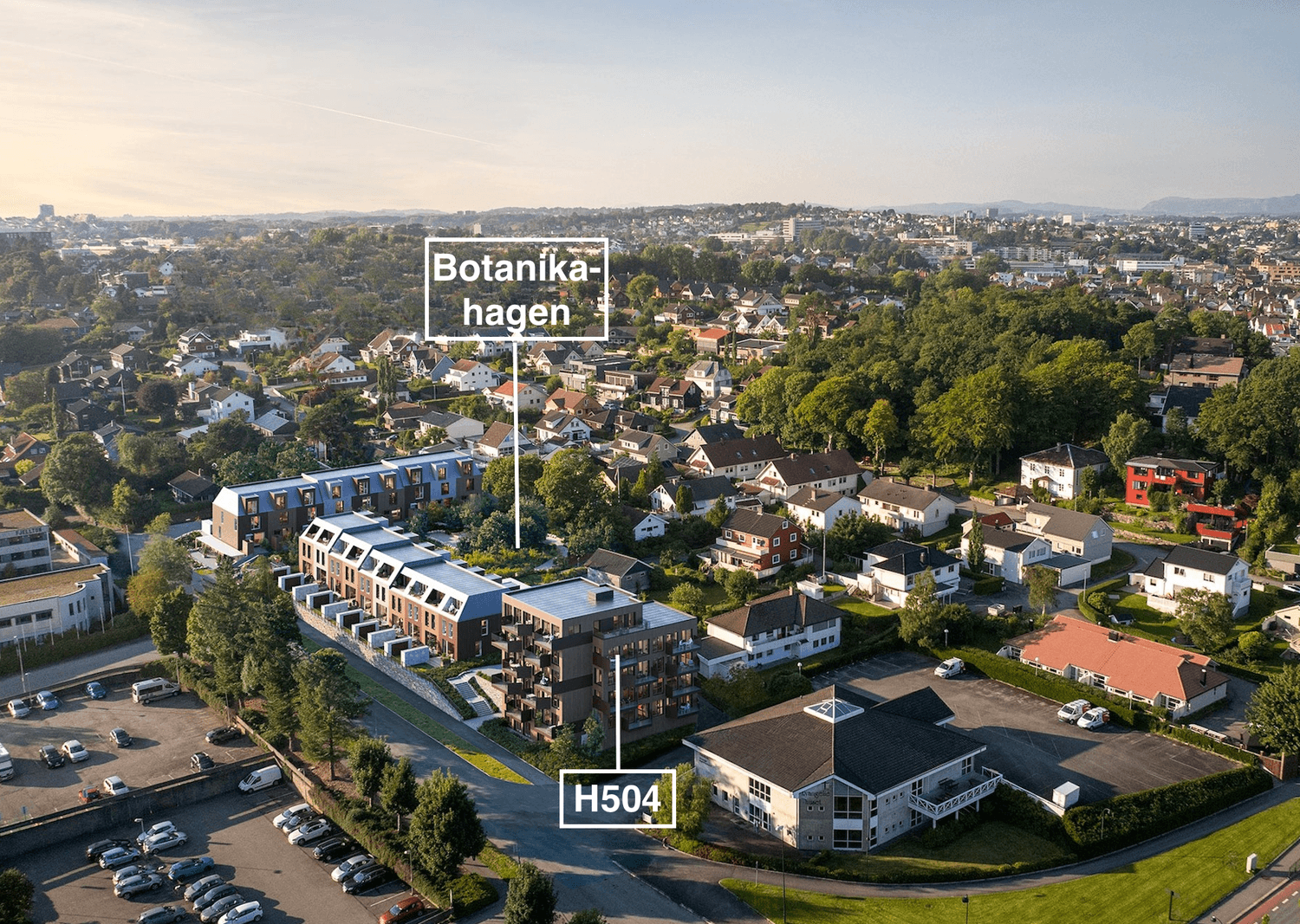 Leilighet H504 ligger i nest øverste etasje, med den frodige Botanika-hagen kun en heistur unna og friområdet ved Vannassen få minutters spasertur avgårde.
